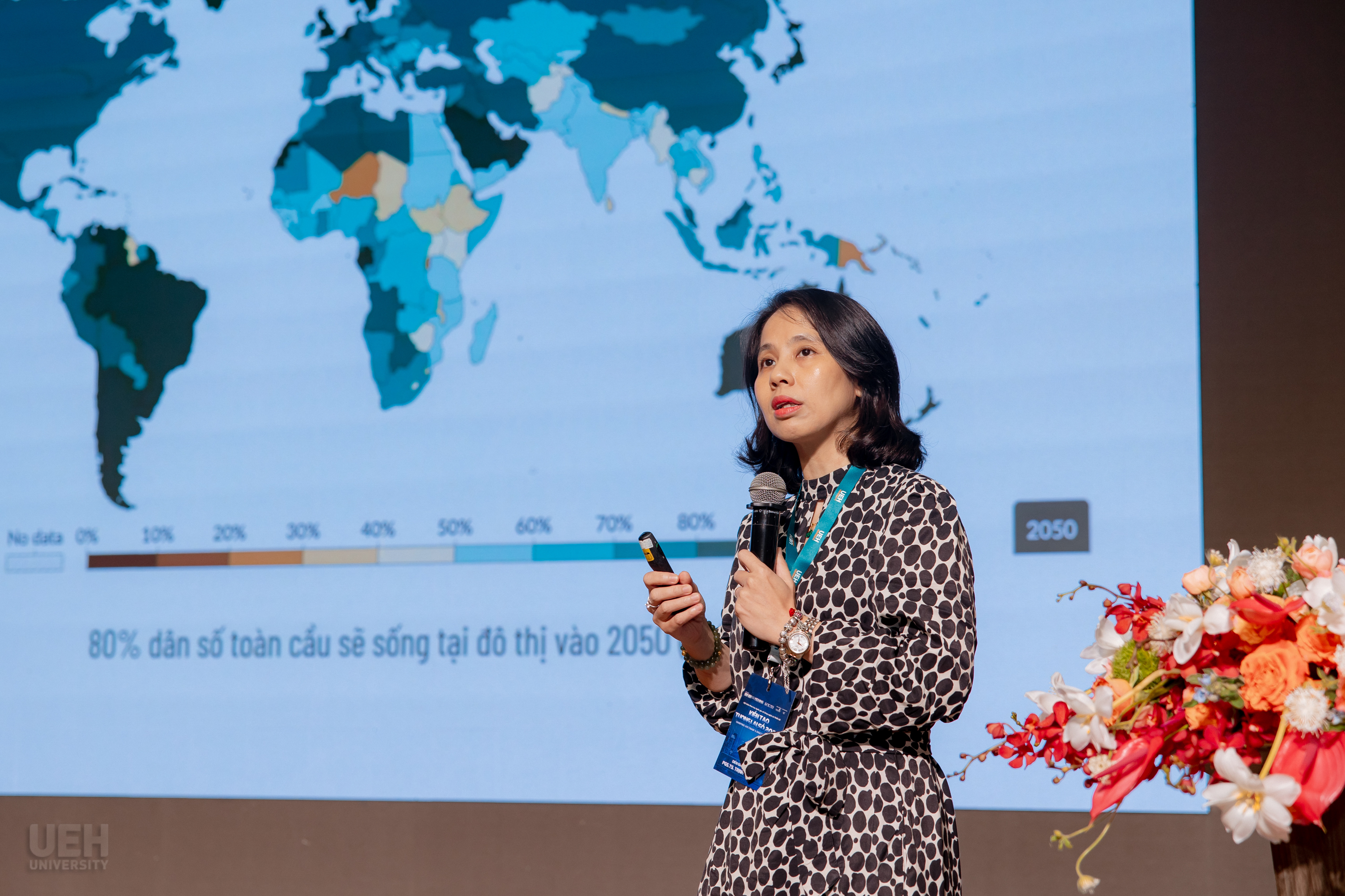 PGS-TS-Trinh-Tu-Anh-Vien-truong-Vien-Do-thi-thong-minh-va-Quan-ly-trinh-bay-chien-luoc-“Xay-dung-thanh-pho-thong-minh-ben-vung-Uu-tien-con-nguoi-tan-dung-cong-nghe-va-tich-hop-yeu-to-dia-phuong”